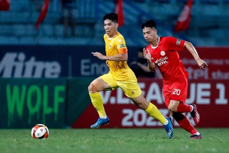 Bào cỏ bóng đá trực tuyến là một trong những cách kiếm tiền Bào cỏ bóng đá trực tuyến là một trong những cách kiếm tiền